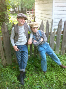 Mandeville-Louisiana-actor-Dalton-Tackett-on-set-with-fellow-actor-Gabriel-Suttle(Clyde as a child)-on-set-of-Bruce-Beresfords-Bonnie-and-Clyde-